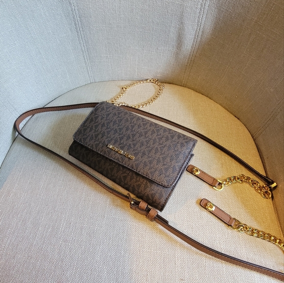 Michael Kors Wristlet - Picture 2 of 5